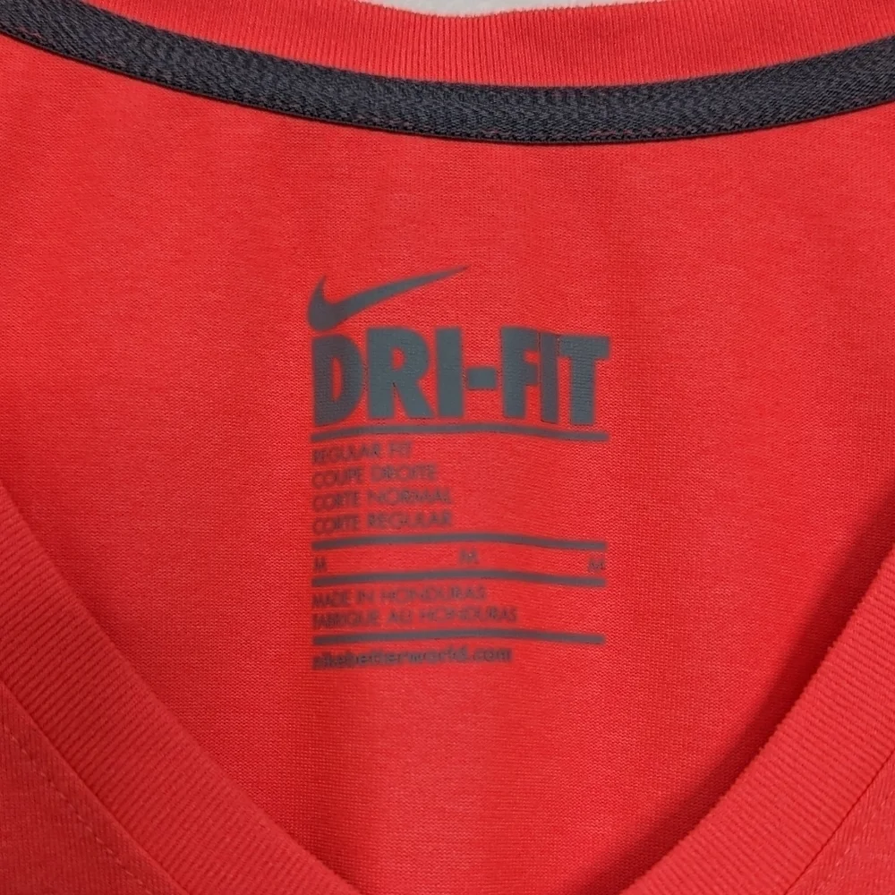 Nike Women's Neon Pink Medium Short Sleeve T-shirt